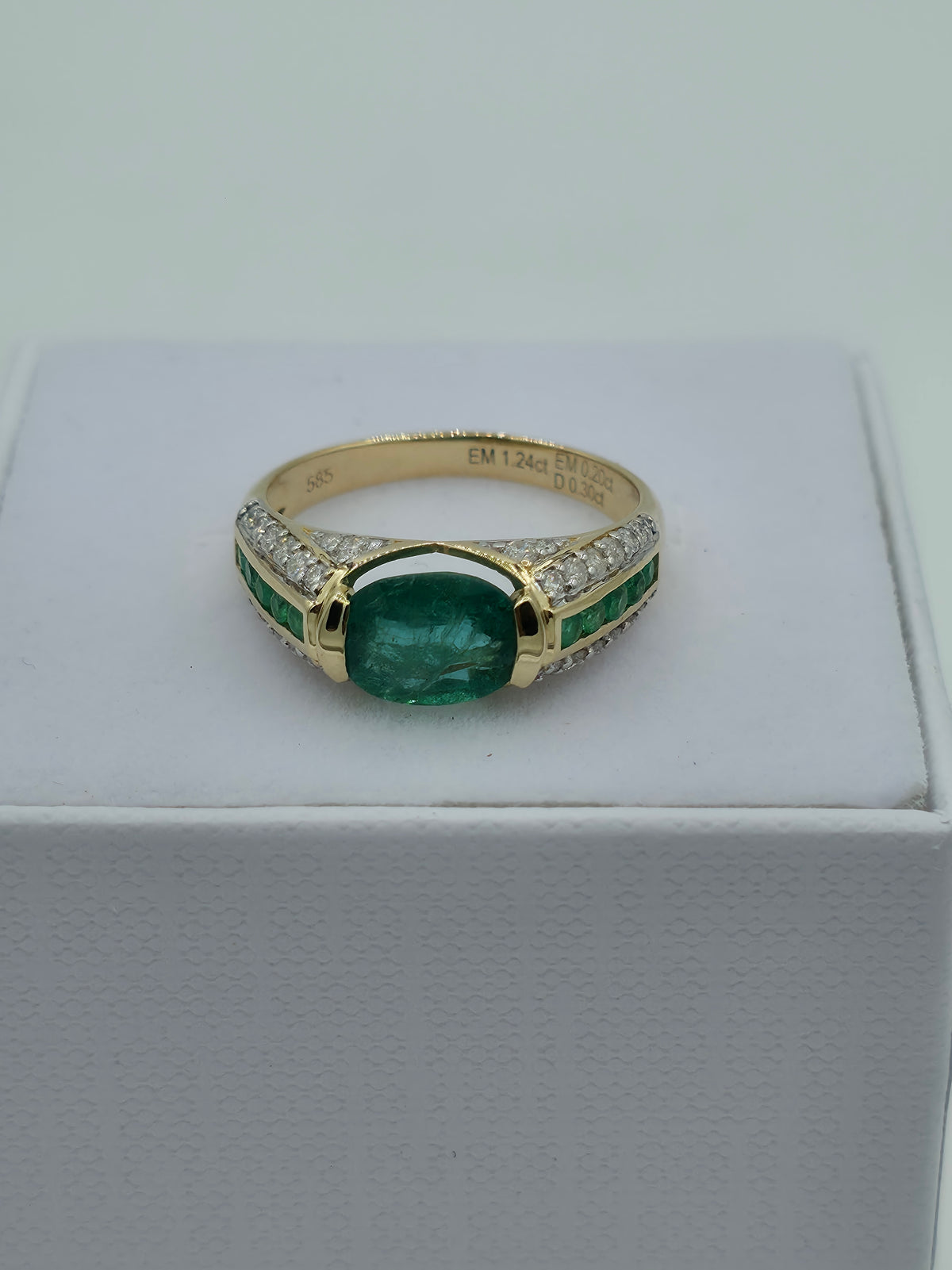 The Emerald Regent | 14ct Yellow Gold, Emerald & Diamond Ring