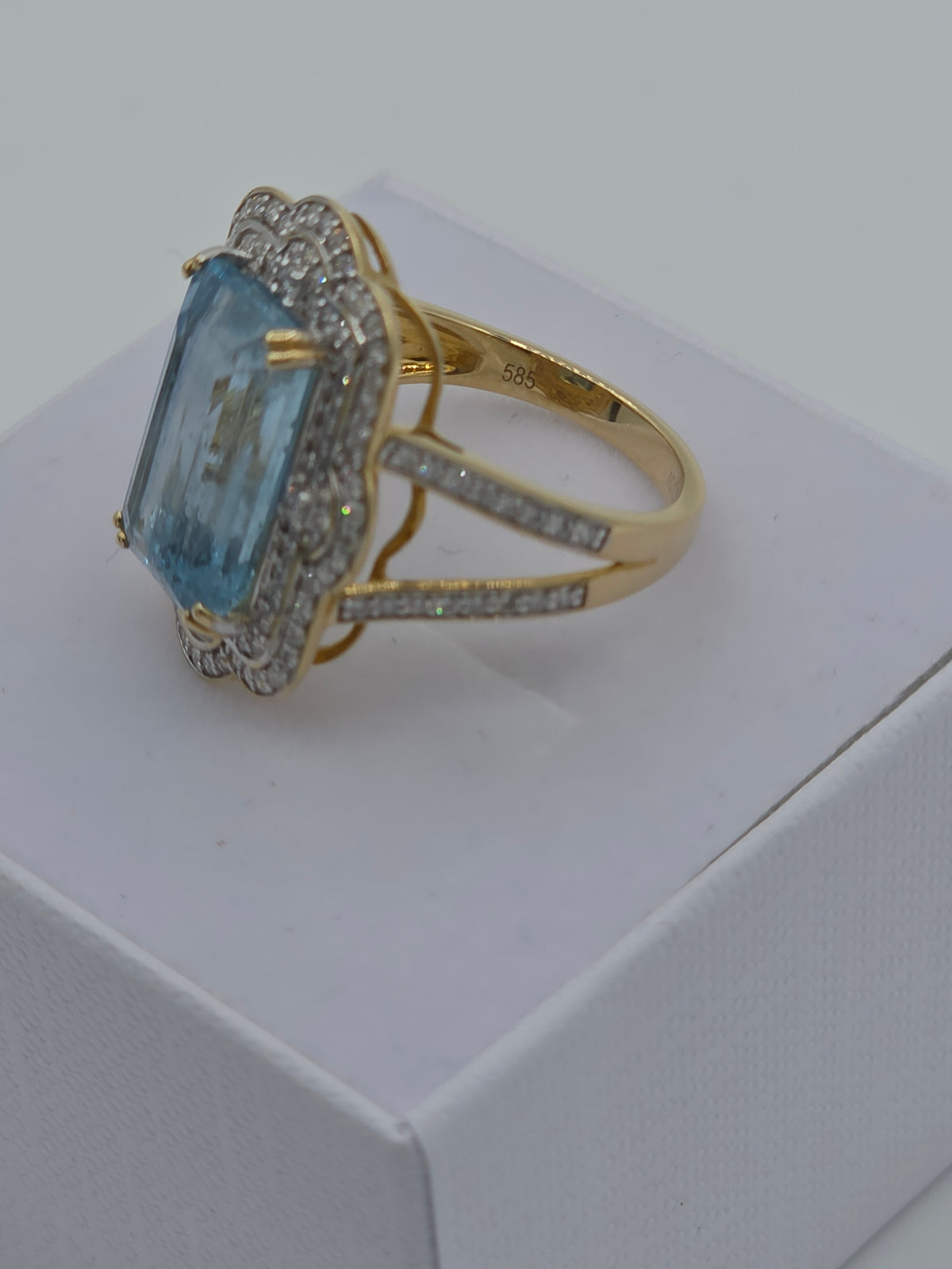 The Aquamarine Empress | 14ct Yellow Gold, Aquamarine & Diamond Ring